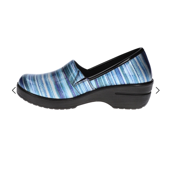 Blue clogs non slip work nurse slip on shoes size 10 - Picture 2 of 16